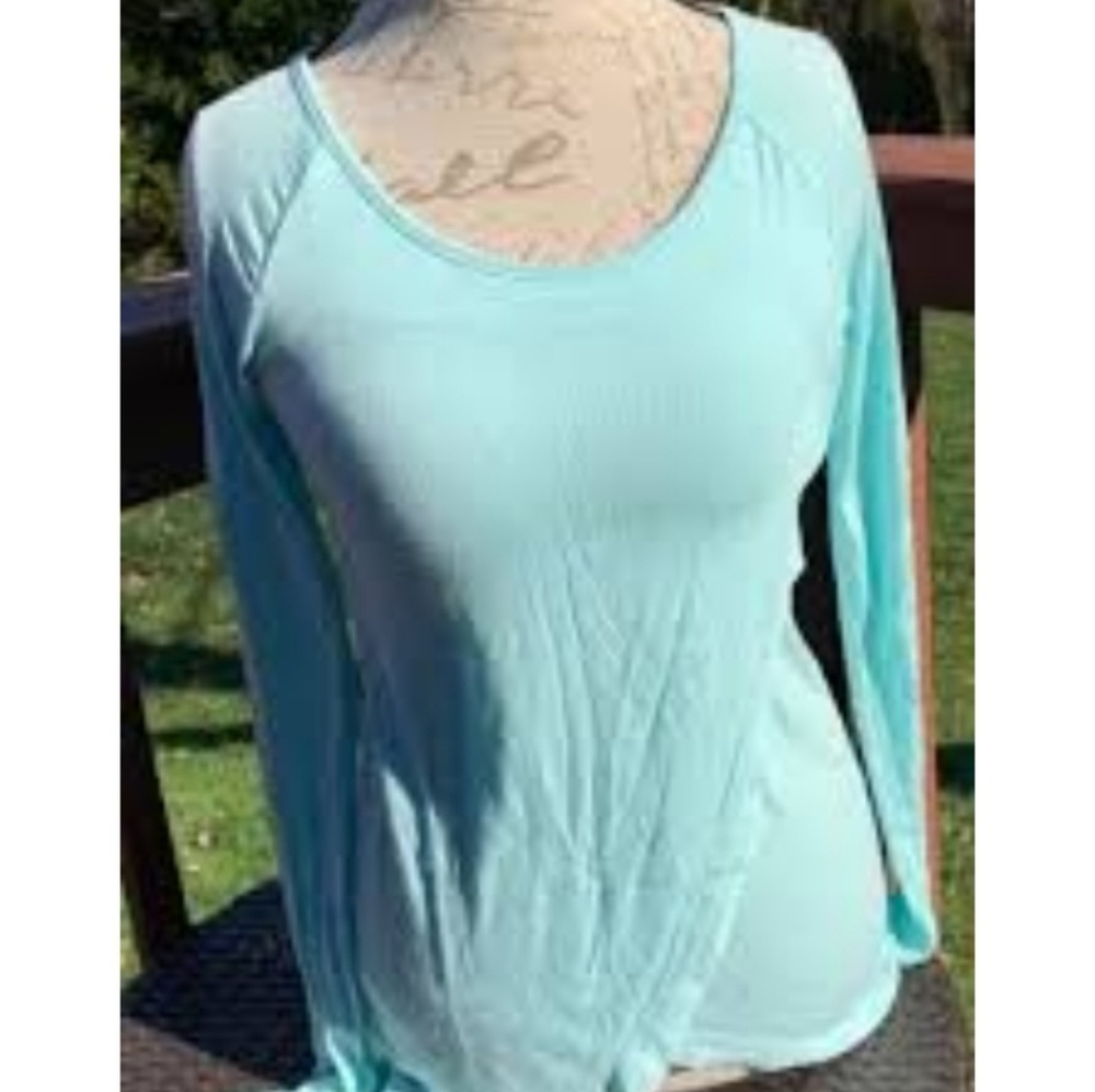 * Gaiam Petal L/S Yoga Top Studio to Street Green